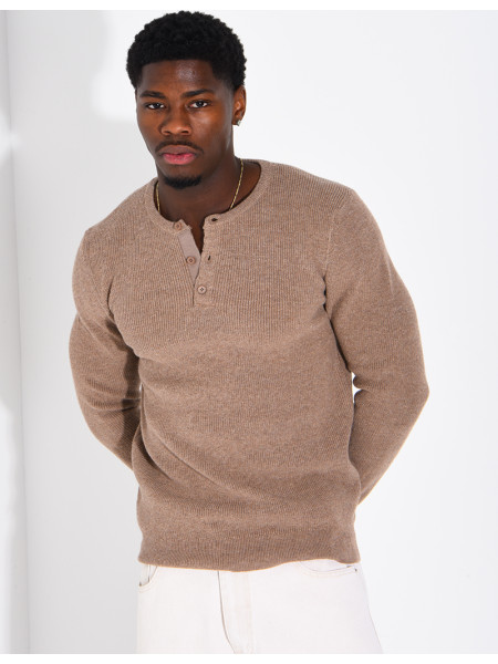 Pull en laine à boutons au col