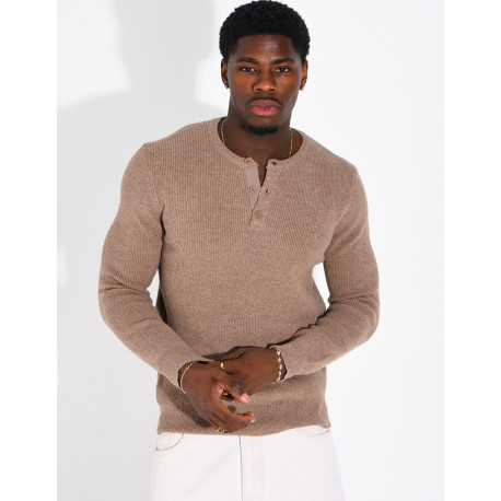 Pull en laine à boutons au col