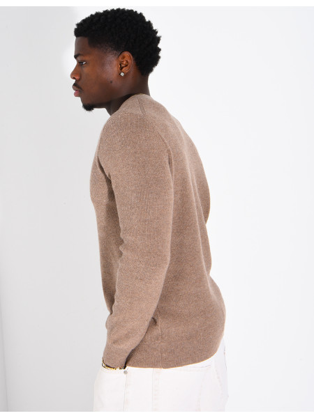 Pull en laine à boutons au col