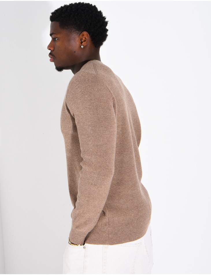 Pull en laine à boutons au col