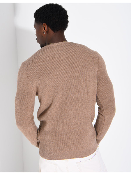 Pull en laine à boutons au col