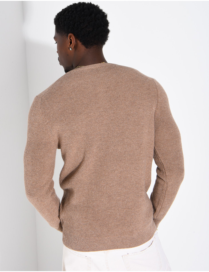 Pull en laine à boutons au col