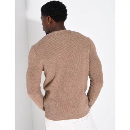 Pull en laine à boutons au col