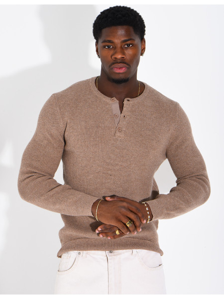 Pull en laine à boutons au col
