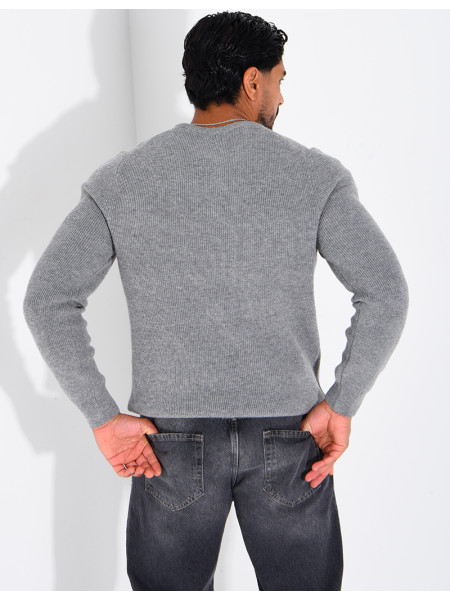 Pull en laine à boutons au col