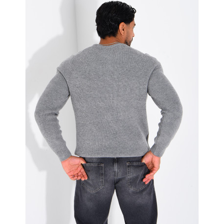 Pull en laine à boutons au col