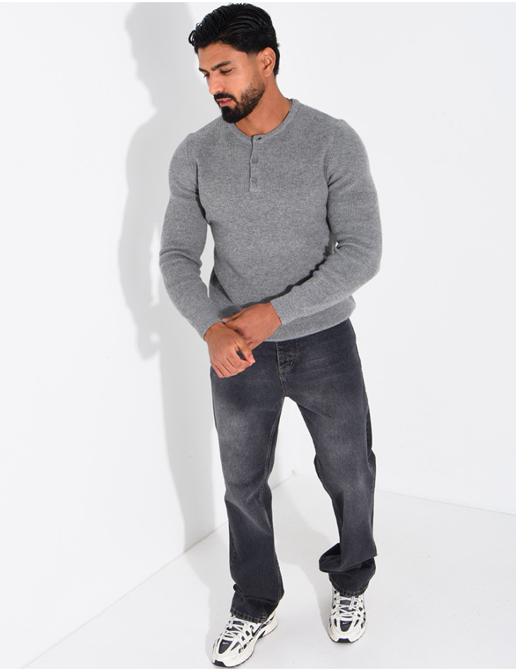 Pull en laine à boutons au col