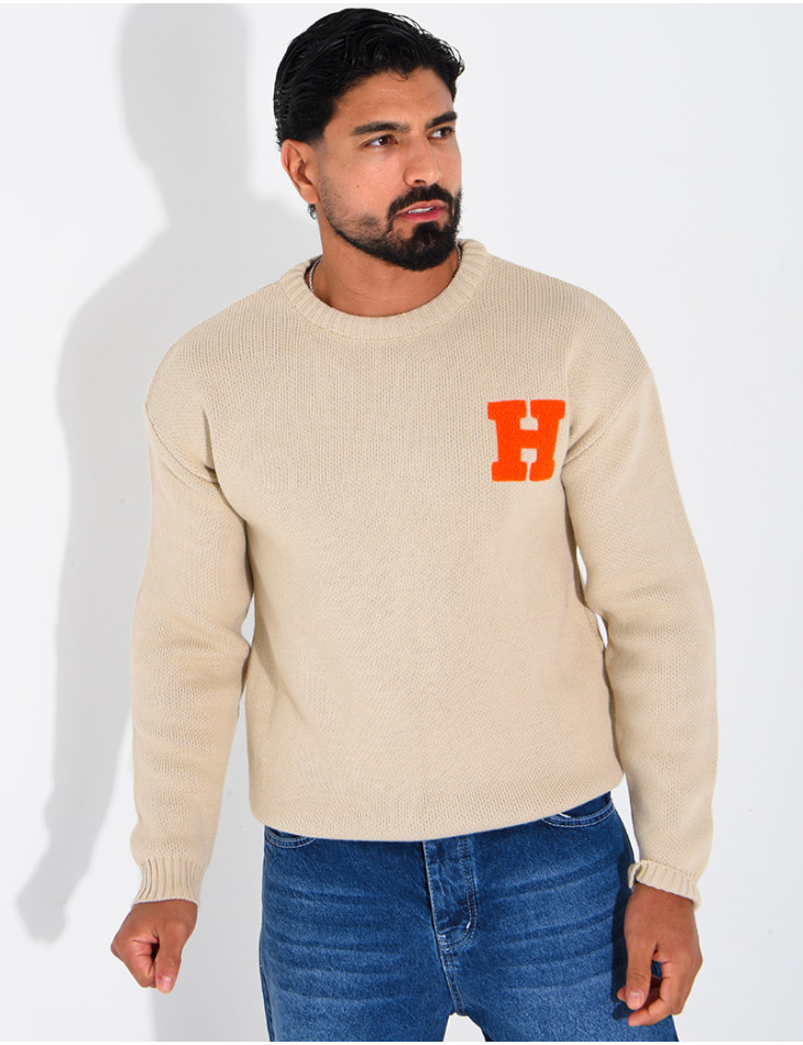 Pull en maille avec broderie lettre H