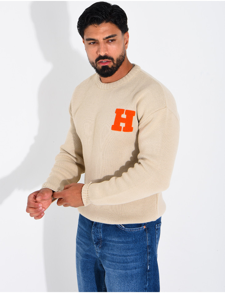 Pull en maille avec broderie lettre H