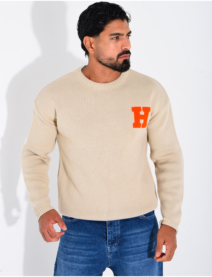 Pull en maille avec broderie lettre H