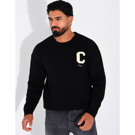 Pull en maille avec broderie lettre C