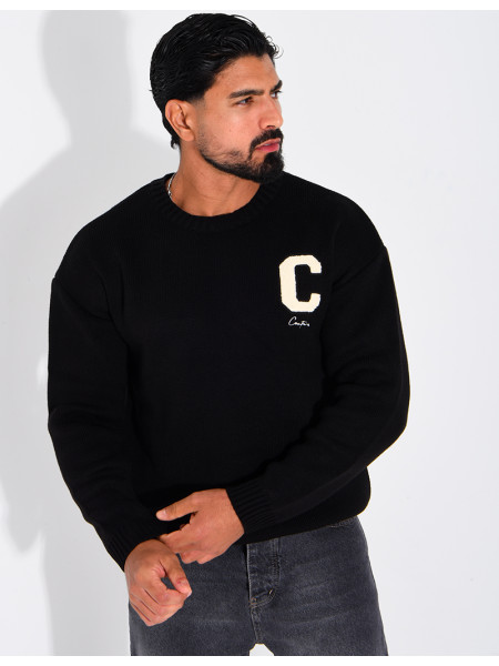 Pull en maille avec broderie lettre C