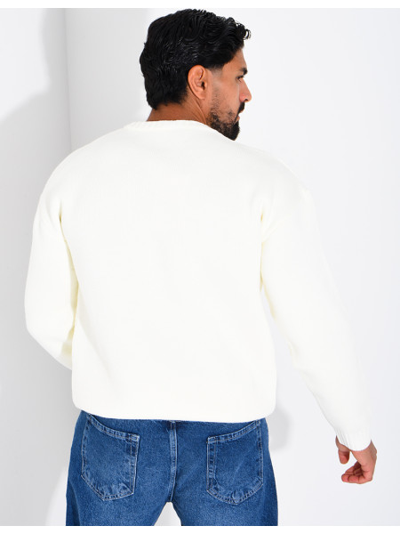 Pull en maille avec broderie lettre C