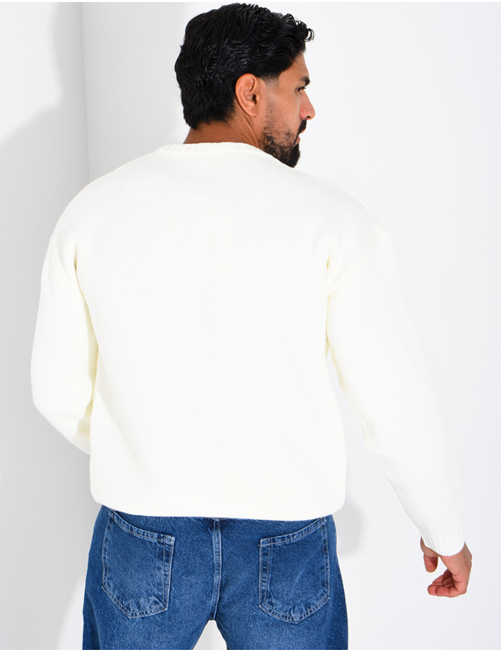 Pull en maille avec broderie lettre C
