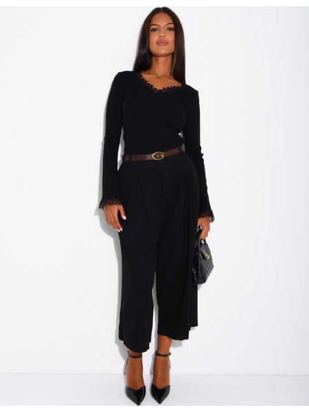 Fitted ribbed jumper with lace trim
