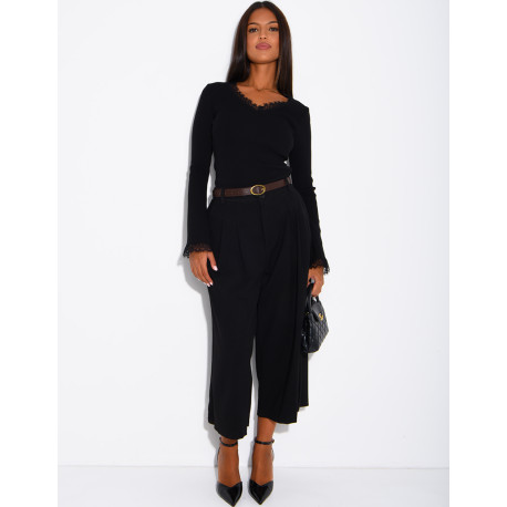 Fitted ribbed jumper with lace trim