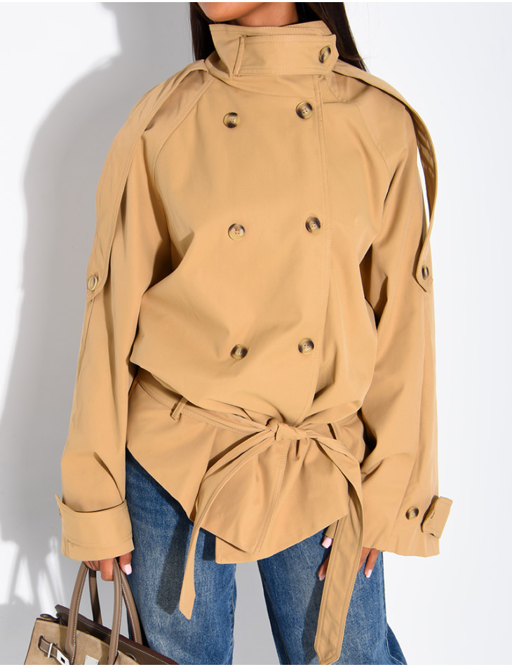 Halblanger Trenchcoat mit Gürtel an der Taille