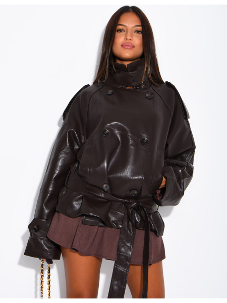 Kurzer Trenchcoat aus Kunstleder zum Binden