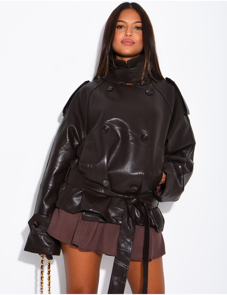 Kurzer Trenchcoat aus Kunstleder zum Binden