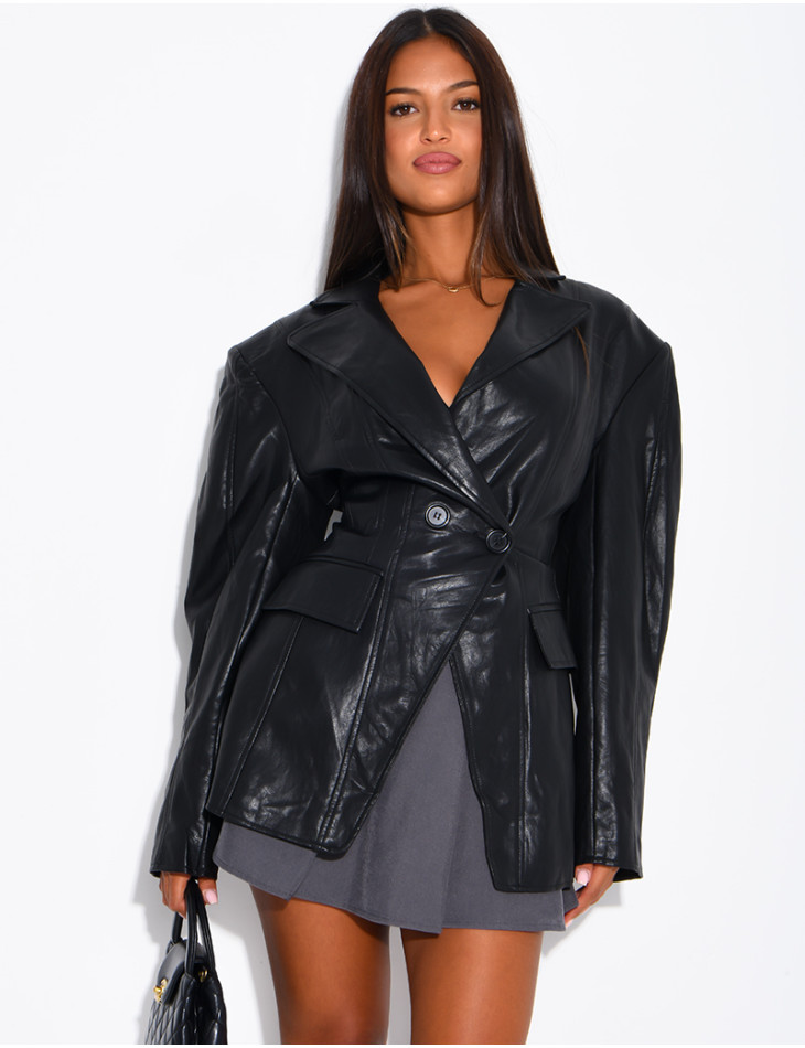 Taillierter Blazer aus Kunstleder mit Schulterpolstern