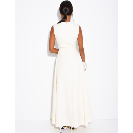 Very long dress, fitted at the waist and flared