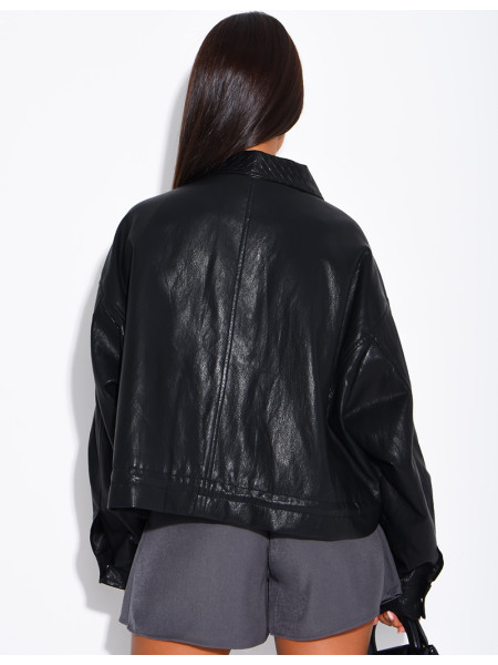 Kurze Jacke aus Kunstleder