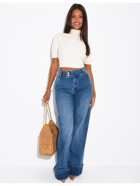 High-waisted, straight-leg jeans with cuffs