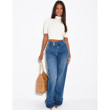 High-waisted, straight-leg jeans with cuffs
