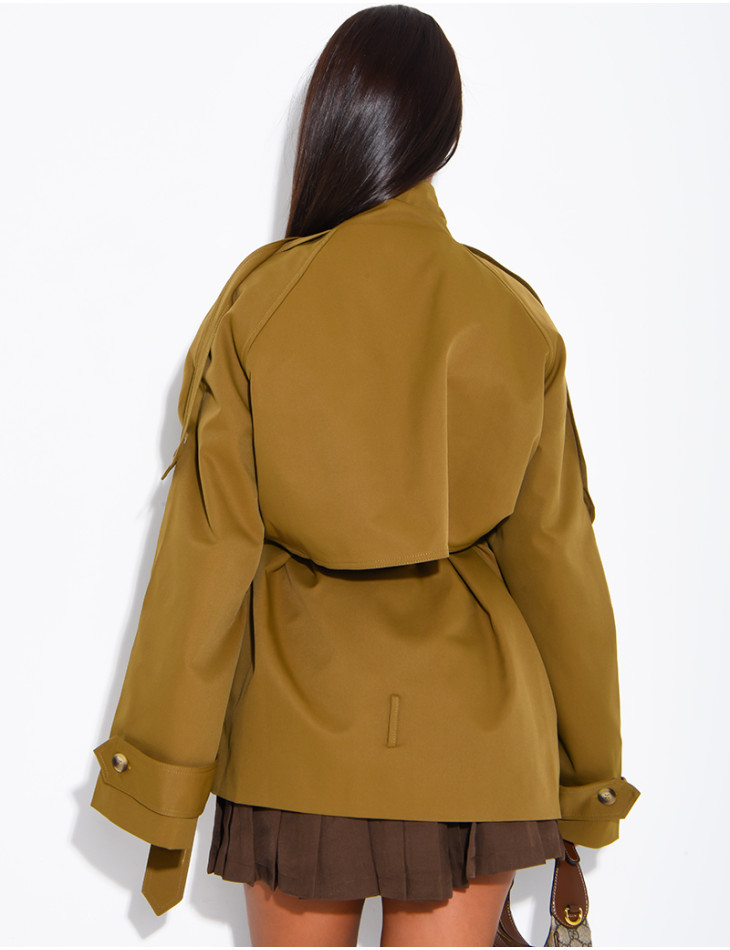Halblanger Trenchcoat mit Gürtel an der Taille