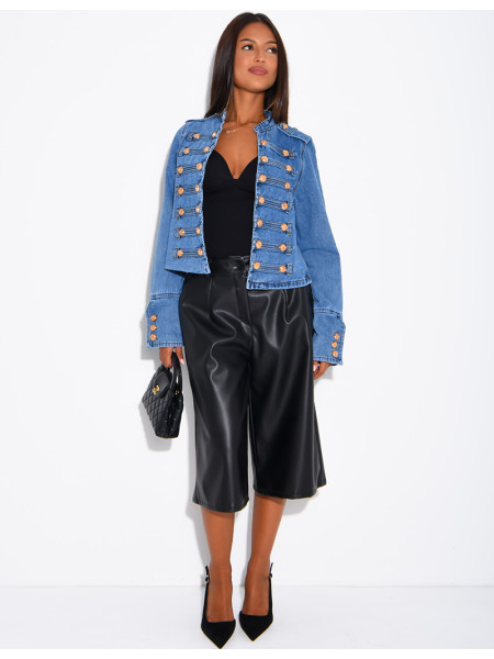 Jeansjacke mit Offiziersknöpfen