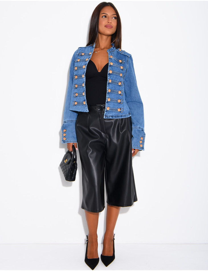 Jeansjacke mit Offiziersknöpfen