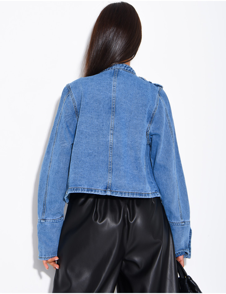 Jeansjacke mit Offiziersknöpfen