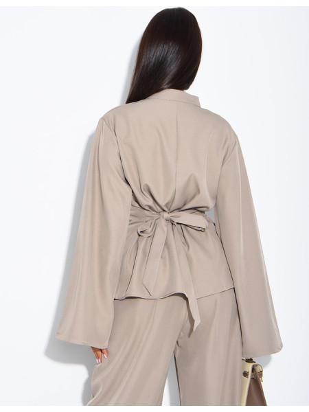 Button-down blouse with a tie at the back