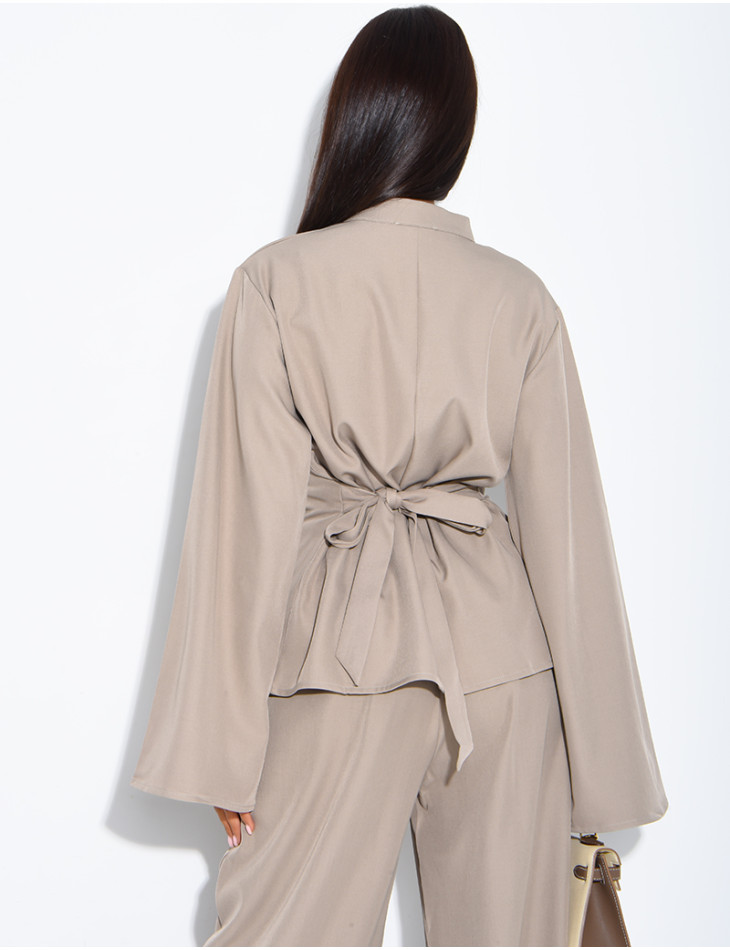 Button-down blouse with a tie at the back