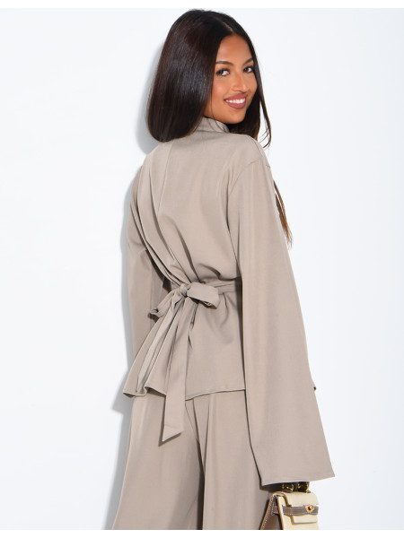 Button-down blouse with a tie at the back