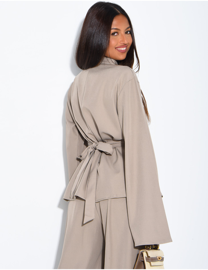 Button-down blouse with a tie at the back