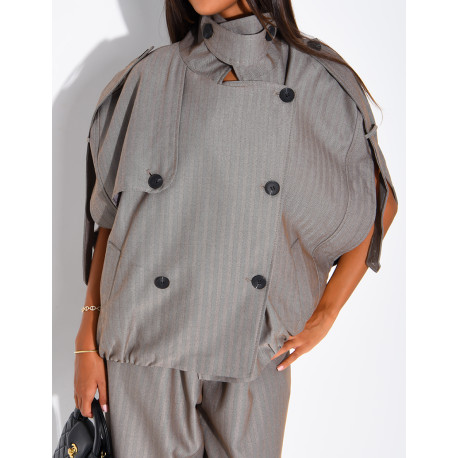 Set aus einer Oversize-Ärmellosen Jacke und einer weiten Hose mit Schnürung