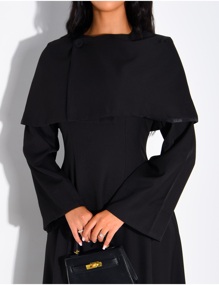 Ensemble robe manches longues à nouer dans le dos et cape