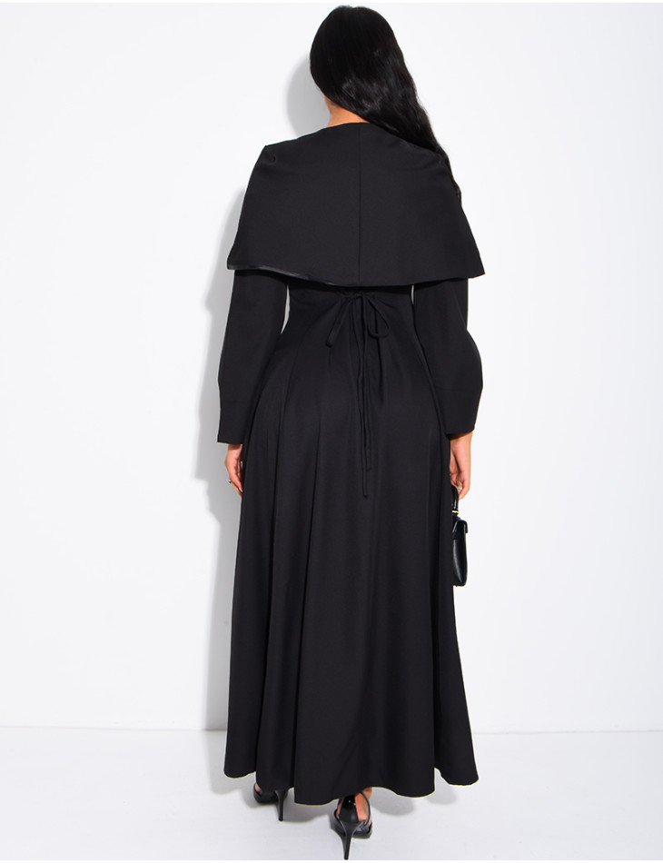 Ensemble robe manches longues à nouer dans le dos et cape