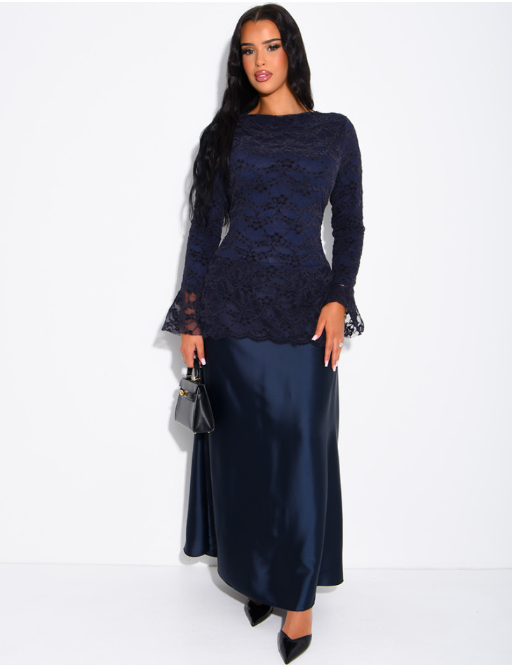 Robe longue satinée avec empiècement en dentelle à nouer dans le dos