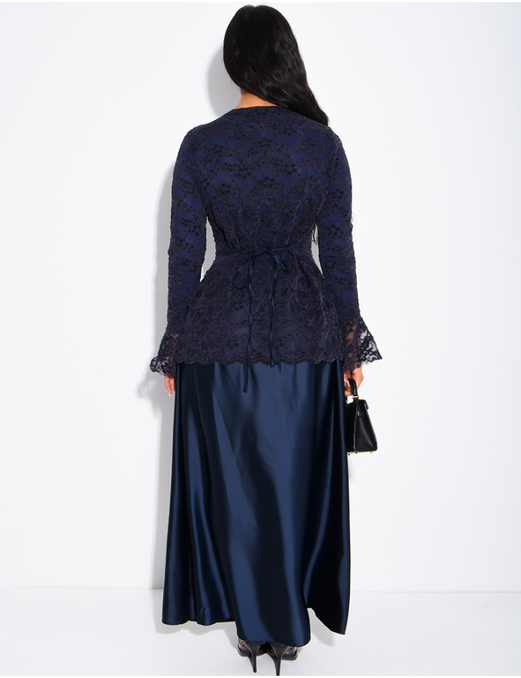 Robe longue satinée avec empiècement en dentelle à nouer dans le dos