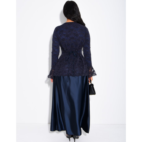Robe longue satinée avec empiècement en dentelle à nouer dans le dos
