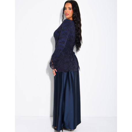 Robe longue satinée avec empiècement en dentelle à nouer dans le dos