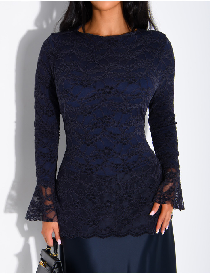 Robe longue satinée avec empiècement en dentelle à nouer dans le dos