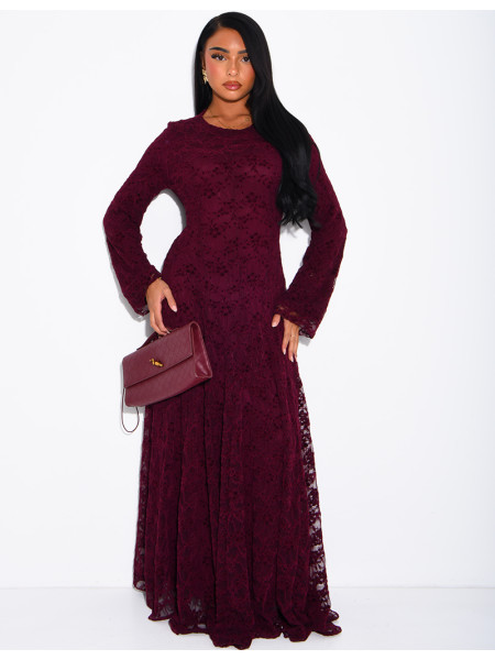 Robe longue en dentelle doublée à nouer dans le dos