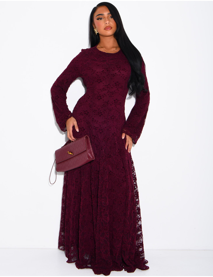Robe longue en dentelle doublée à nouer dans le dos