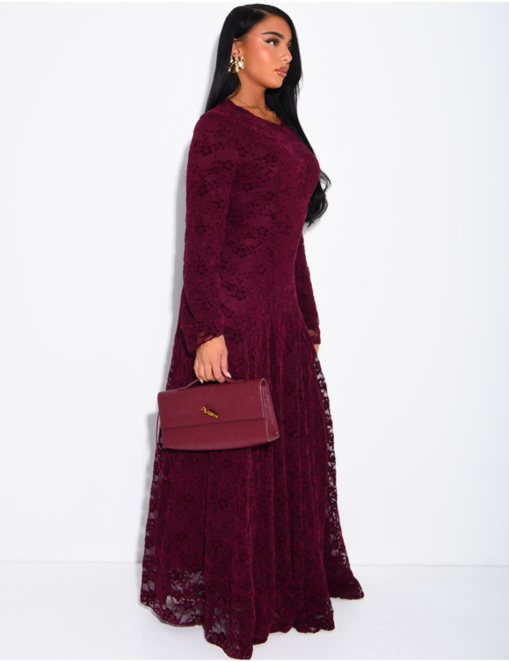 Robe longue en dentelle doublée à nouer dans le dos