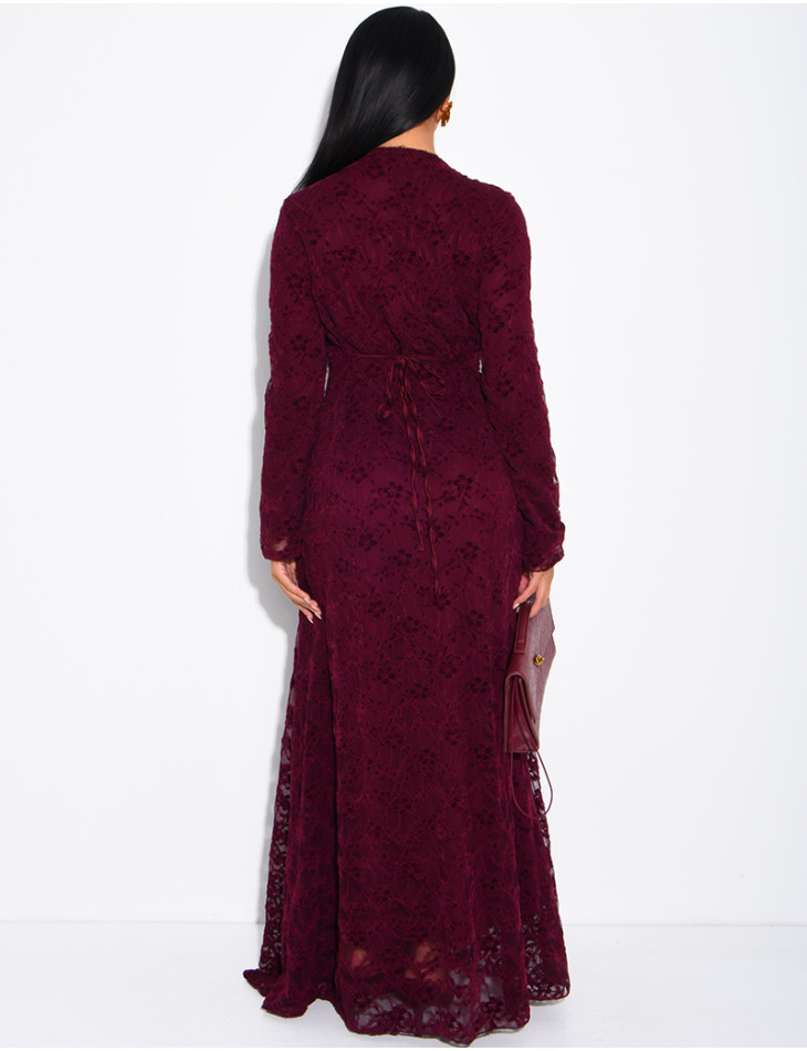 Robe longue en dentelle doublée à nouer dans le dos