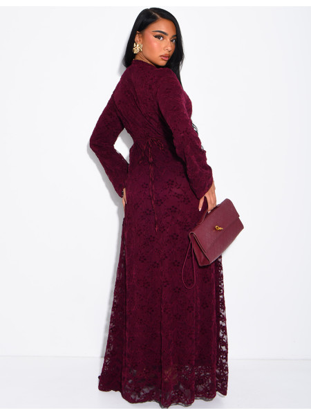 Robe longue en dentelle doublée à nouer dans le dos