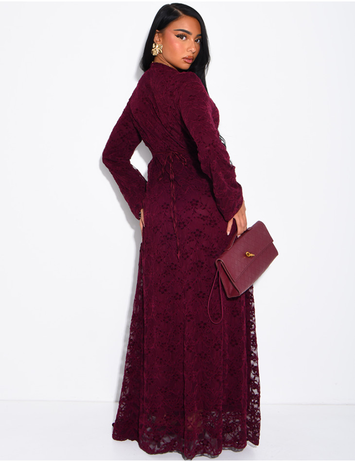 Robe longue en dentelle doublée à nouer dans le dos